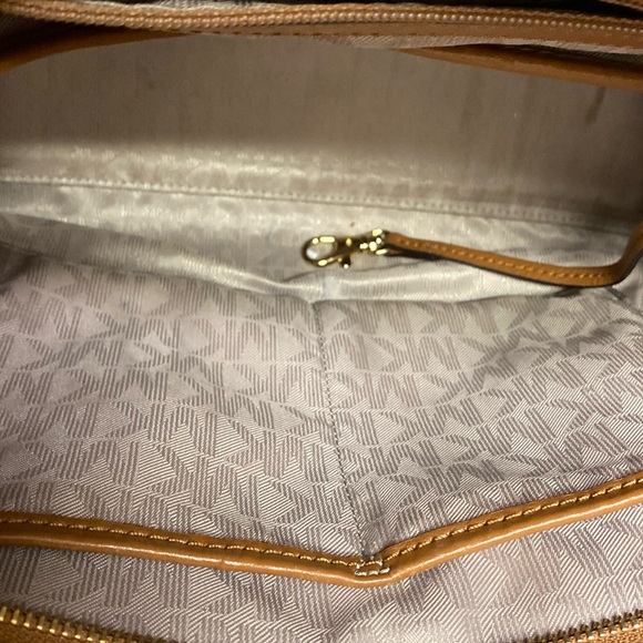 🔥Sale🔥Michael Kors Darien medium tote - Picture 13 of 16